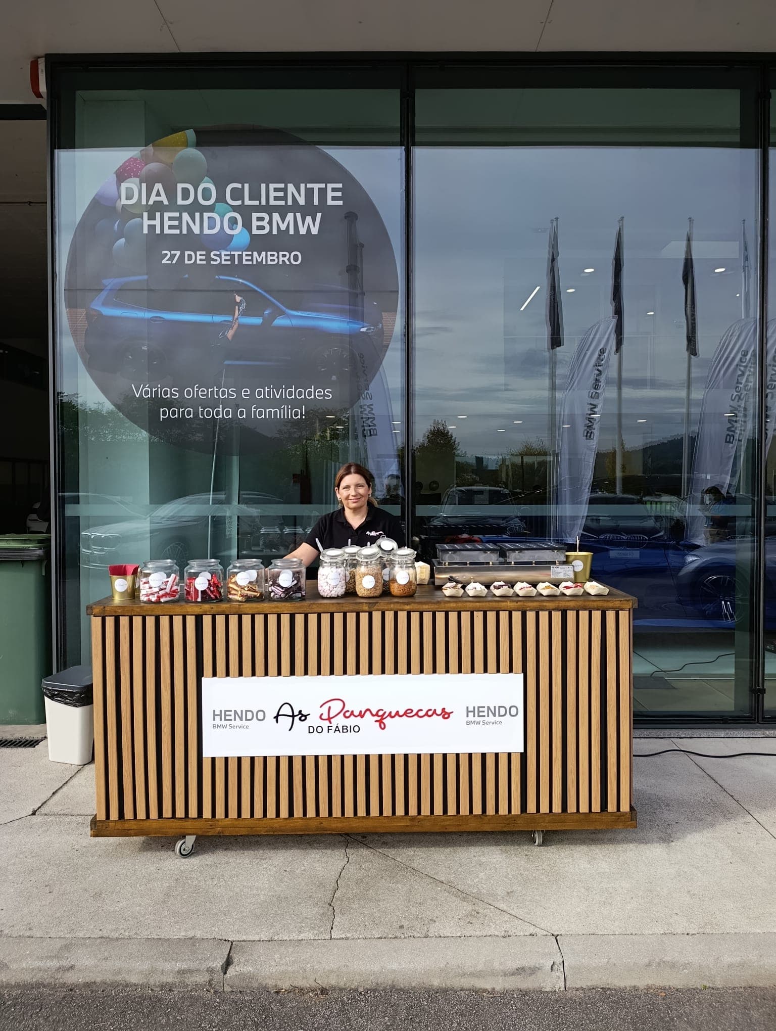 Roulotte das Panquecas do Fábio com sinalética personalizada num evento empresarial